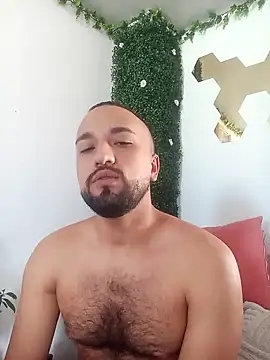 Snapshot of Miguel_SaraPink chatting on 03/02/26, 09:33 Miguel SaraPink online show from 03/02/26, 09:33