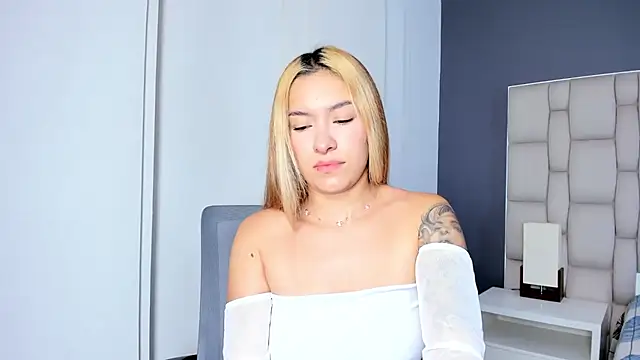 LexxyBunny  online show from 09/19/25, 11:36