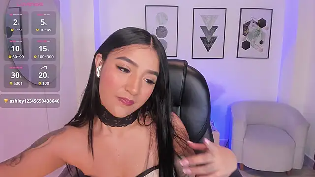 Snapshot of Beverly_johnson chatting on 02/01/26, 04:00 Beverly johnson online show from 02/01/26, 04:00