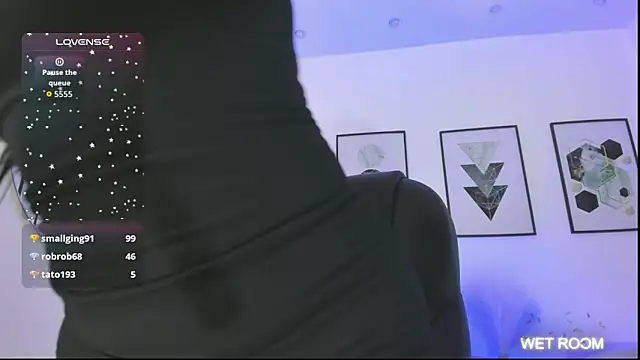 Snapshot of Beverly_johnson chatting on 02/13/26, 04:12 Beverly johnson online show from 02/13/26, 04:12