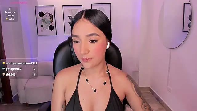 Snapshot of Beverly_johnson chatting on 02/10/26, 03:27 Beverly johnson online show from 02/10/26, 03:27