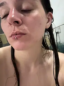 LilyIrons online show from 05/15/26, 03:26