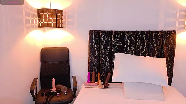 evvaa moon69 online show from 04/15/26, 12:42