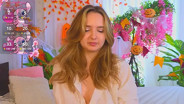 Snapshot of LucilleMcBride chatting on 10/26/25, 07:09 LucilleMcBride online show from 10/26/25, 07:09