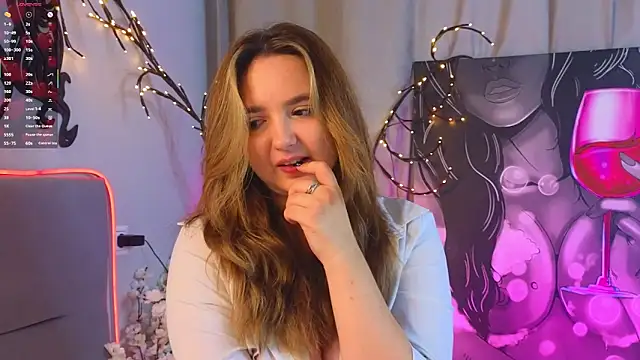 Snapshot of LucilleMcBride chatting on 12/03/25, 06:25 LucilleMcBride online show from 12/03/25, 06:25