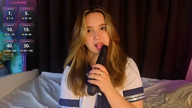 Snapshot of LucilleMcBride chatting on 10/17/25, 07:11 LucilleMcBride online show from 10/17/25, 07:11