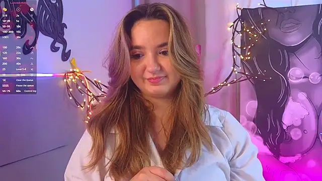 Snapshot of LucilleMcBride chatting on 12/16/25, 07:34 LucilleMcBride online show from 12/16/25, 07:34