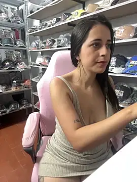 GiaDuque online show from 09/18/25, 12:30