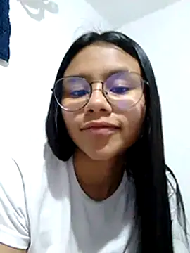 SofieLove 01 online show from 04/11/26, 06:54