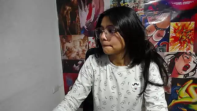 Snapshot of SofieLove_01 chatting on 11/04/25, 07:12 SofieLove 01 online show from 11/04/25, 07:12