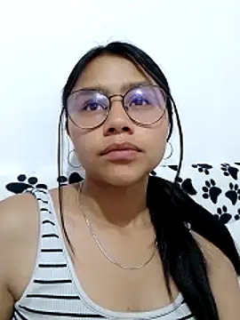 SofieLove 01 online show from 04/05/26, 08:37