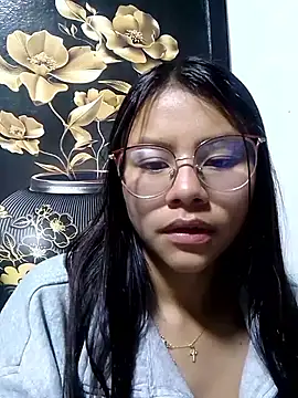 SofieLove 01 online show from 12/22/25, 08:36