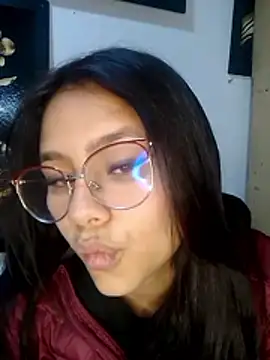 Snapshot of SofieLove_01 chatting on 11/28/25, 07:30 SofieLove 01 online show from 11/28/25, 07:30