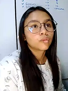 SofieLove 01 online show from 01/13/26, 08:18