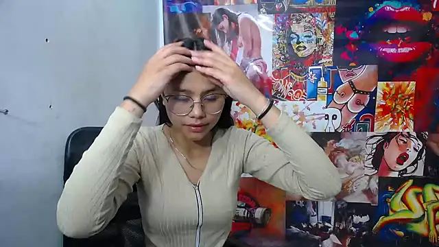 Snapshot of SofieLove_01 chatting on 10/24/25, 08:57 SofieLove 01 online show from 10/24/25, 08:57