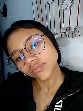 SofieLove 01 online show from 03/11/26, 12:04