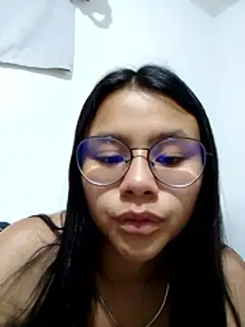 SofieLove 01 online show from 04/04/26, 06:53