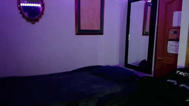 Snapshot of DanteObscuro chatting on 11/15/25, 07:45 DanteObscuro online show from 11/15/25, 07:45