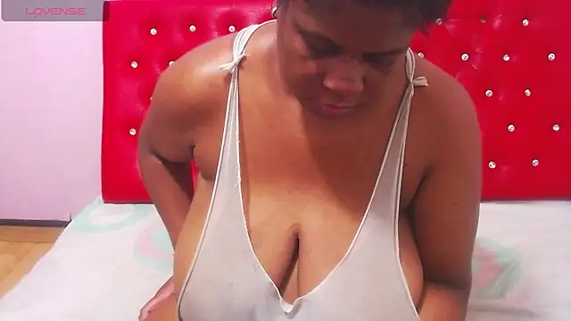 Snapshot of wonderfuldiana chatting on 02/02/26, 11:04 wonderfuldiana online show from 02/02/26, 11:04