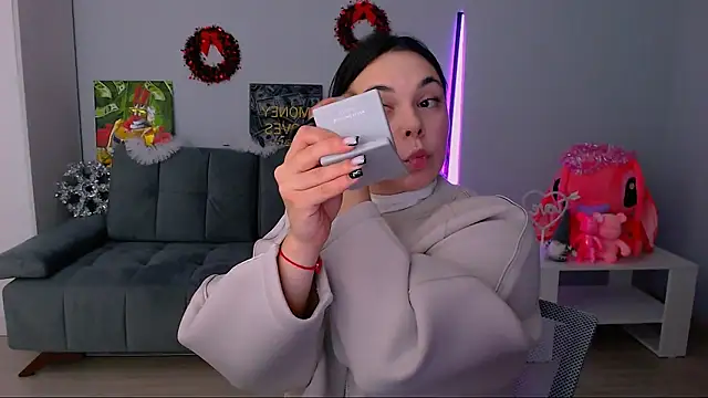 queenofthesense  online show from 11/30/25, 10:16