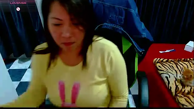 Snapshot of hiilarybrown chatting on 07/15/26, 02:07 hiilarybrown online show from 07/15/26, 02:07