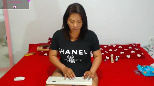 Snapshot of hiilarybrown chatting on 09/17/25, 03:08 hiilarybrown online show from 09/17/25, 03:08