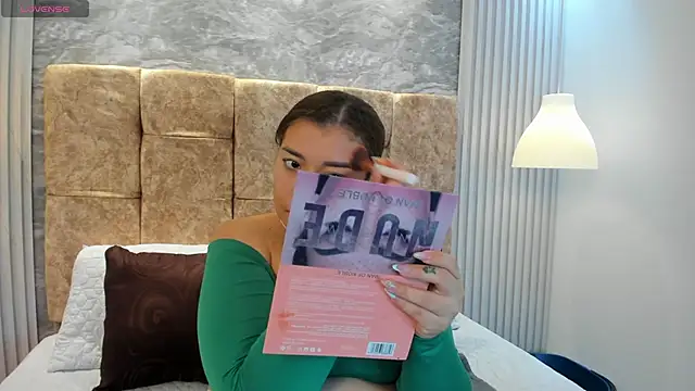 Snapshot of leilapons chatting on 10/23/25, 04:27 leilapons online show from 10/23/25, 04:27