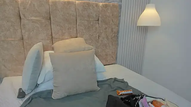 Snapshot of leilapons chatting on 09/25/25, 05:52 leilapons online show from 09/25/25, 05:52