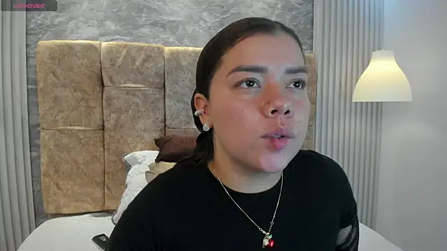 Snapshot of leilapons chatting on 11/21/25, 05:01 leilapons online show from 11/21/25, 05:01