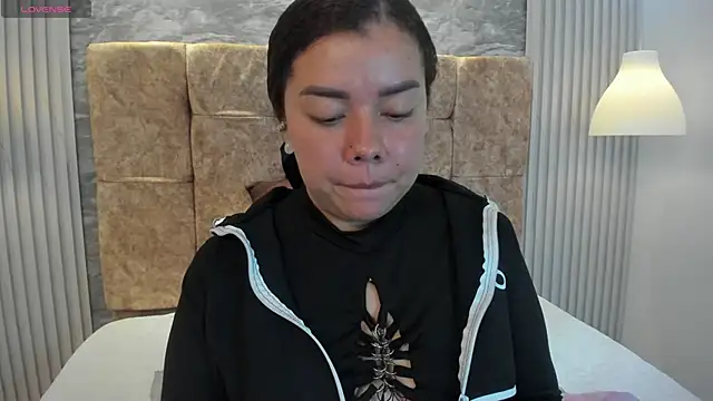 Snapshot of leilapons chatting on 11/22/25, 05:12 leilapons online show from 11/22/25, 05:12