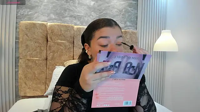 Snapshot of leilapons chatting on 10/26/25, 05:24 leilapons online show from 10/26/25, 05:24