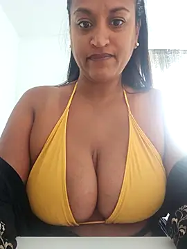Snapshot of Busty_AriaX chatting on 09/24/25, 07:37 Busty AriaX online show from 09/24/25, 07:37