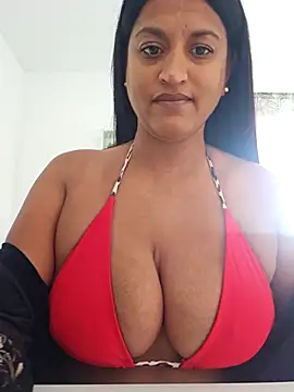 Snapshot of Busty_AriaX chatting on 10/20/25, 08:48 Busty AriaX online show from 10/20/25, 08:48