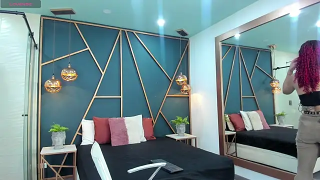 salem rose online show from 04/17/26, 08:44