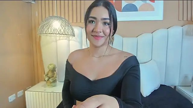 Snapshot of noa_moon chatting on 12/21/25, 02:24 noa moon online show from 12/21/25, 02:24