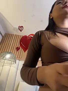 Snapshot of noa_moon chatting on 02/13/26, 04:45 noa moon online show from 02/13/26, 04:45