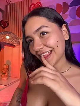 Snapshot of noa_moon chatting on 02/15/26, 07:51 noa moon online show from 02/15/26, 07:51