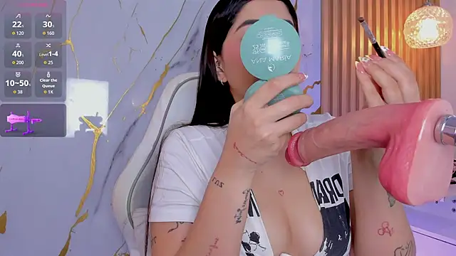 alissaowens  online show from 04/27/26, 12:14