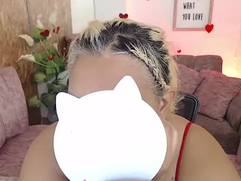 laleska montenegro online show from 12/22/25, 04:01