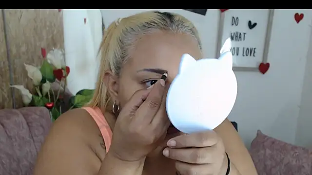 laleska montenegro online show from 11/18/25, 02:49