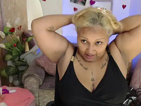 laleska montenegro online show from 11/25/25, 04:24