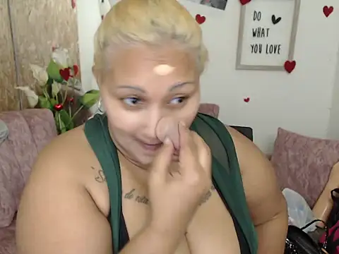 laleska montenegro online show from 10/31/25, 05:48