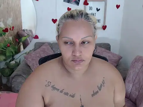 laleska montenegro online show from 12/18/25, 04:17