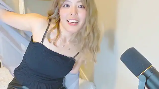 Nana with online show from 11/20/25, 02:23