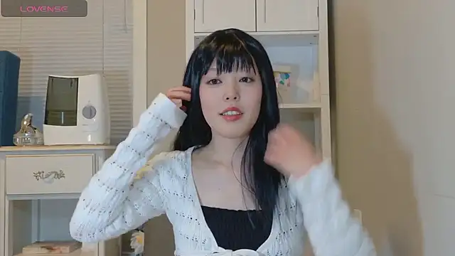 Snapshot of Nana_with chatting on 10/25/25, 01:05 Nana with online show from 10/25/25, 01:05