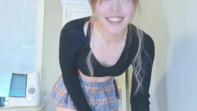 Nana with online show from 12/21/25, 07:15