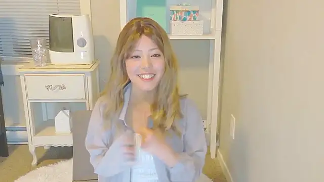 Nana with online show from 11/13/25, 02:04