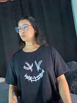 EVAH LEE  online show from 11/08/25, 12:03