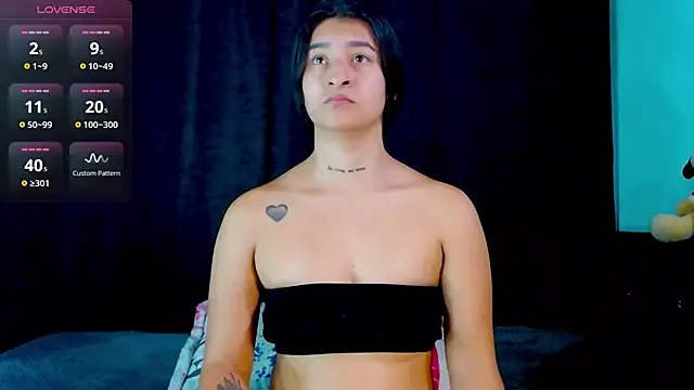 EVAH LEE  online show from 11/11/25, 03:34