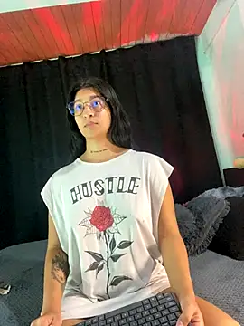 EVAH LEE  online show from 10/23/25, 01:26